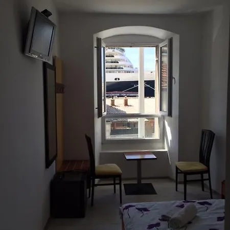 Main Bus Station 3* Ντουμπρόβνικ